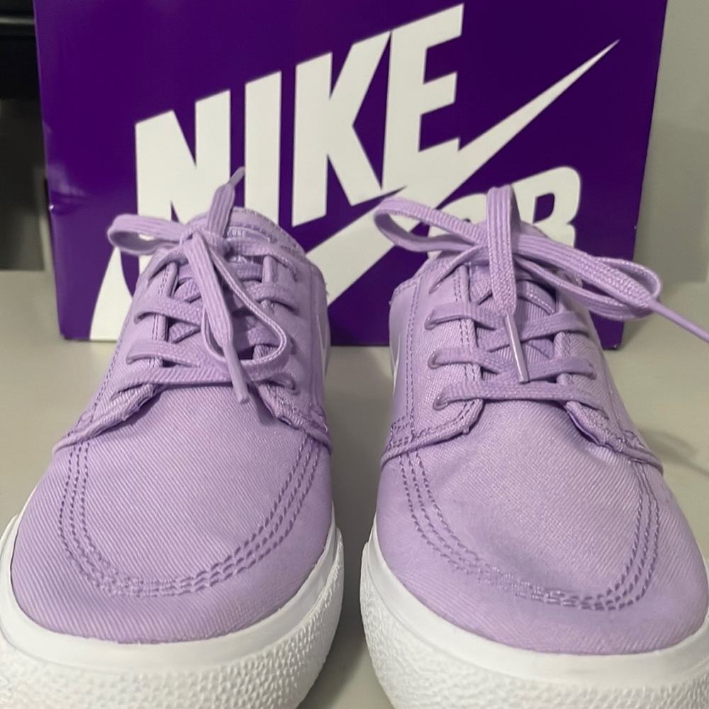 We bought these to match my school colors but it was too light, only worn once.